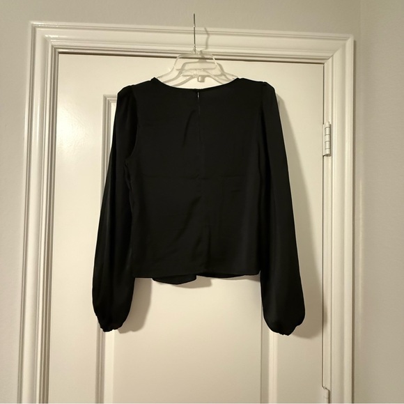 ASTR BLACK BLOUSE SIZE MEDIUM - Picture 3 of 4